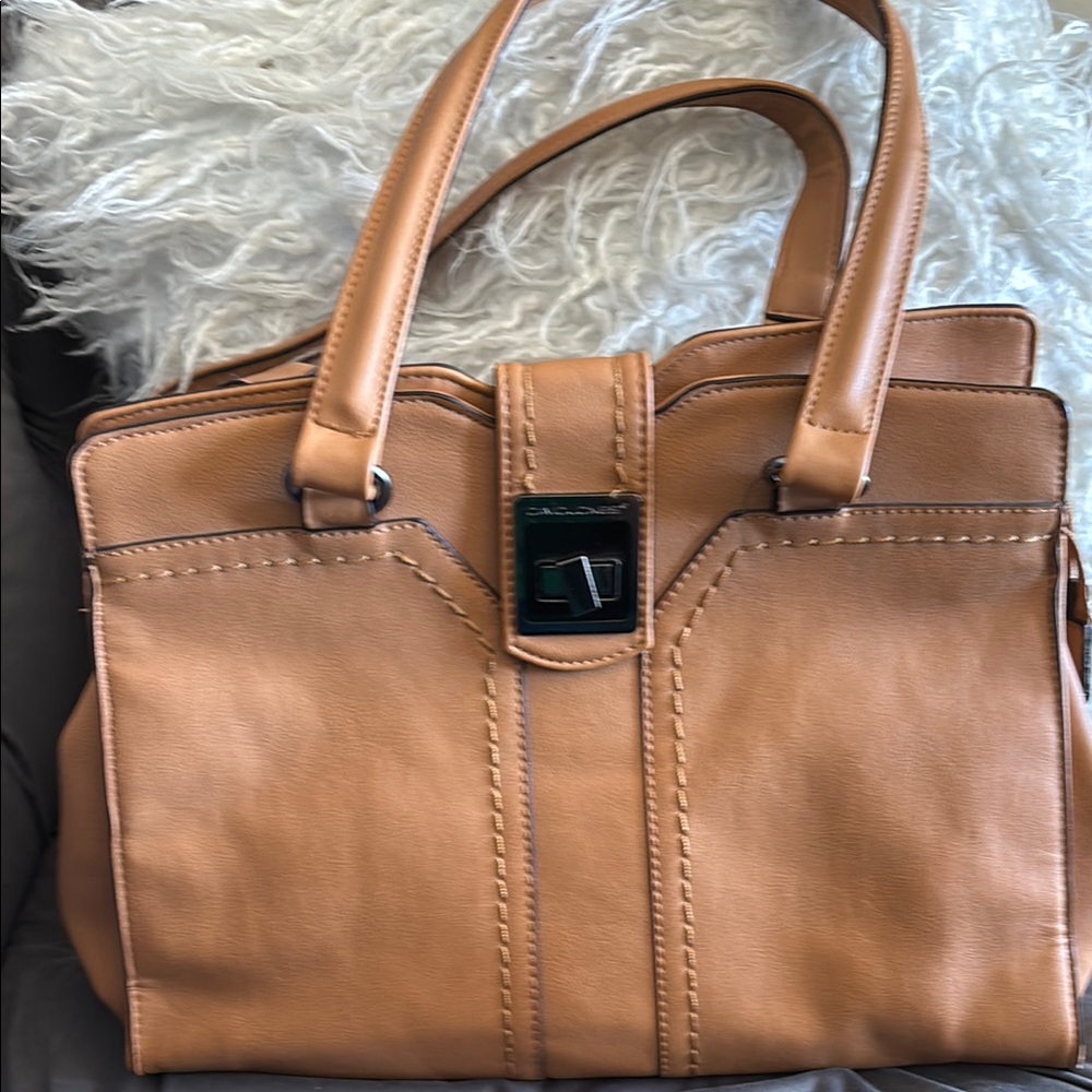 David Jones Tan Leather Shoulder Bag with Structured Design and Clasp Closure